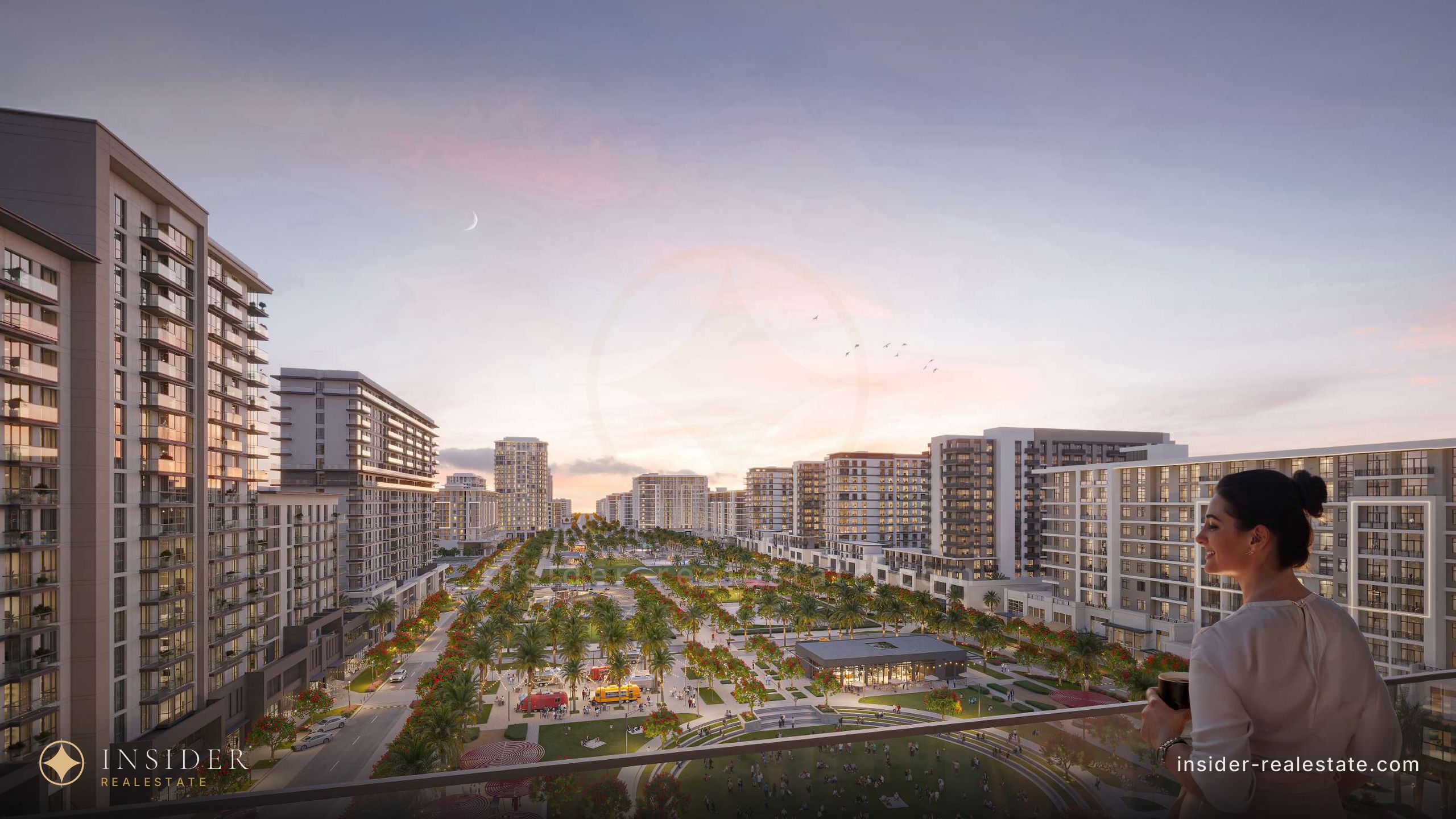 Town Square на закате: центральный парк с аллеями и площадками, по обе стороны жилые кварталы
