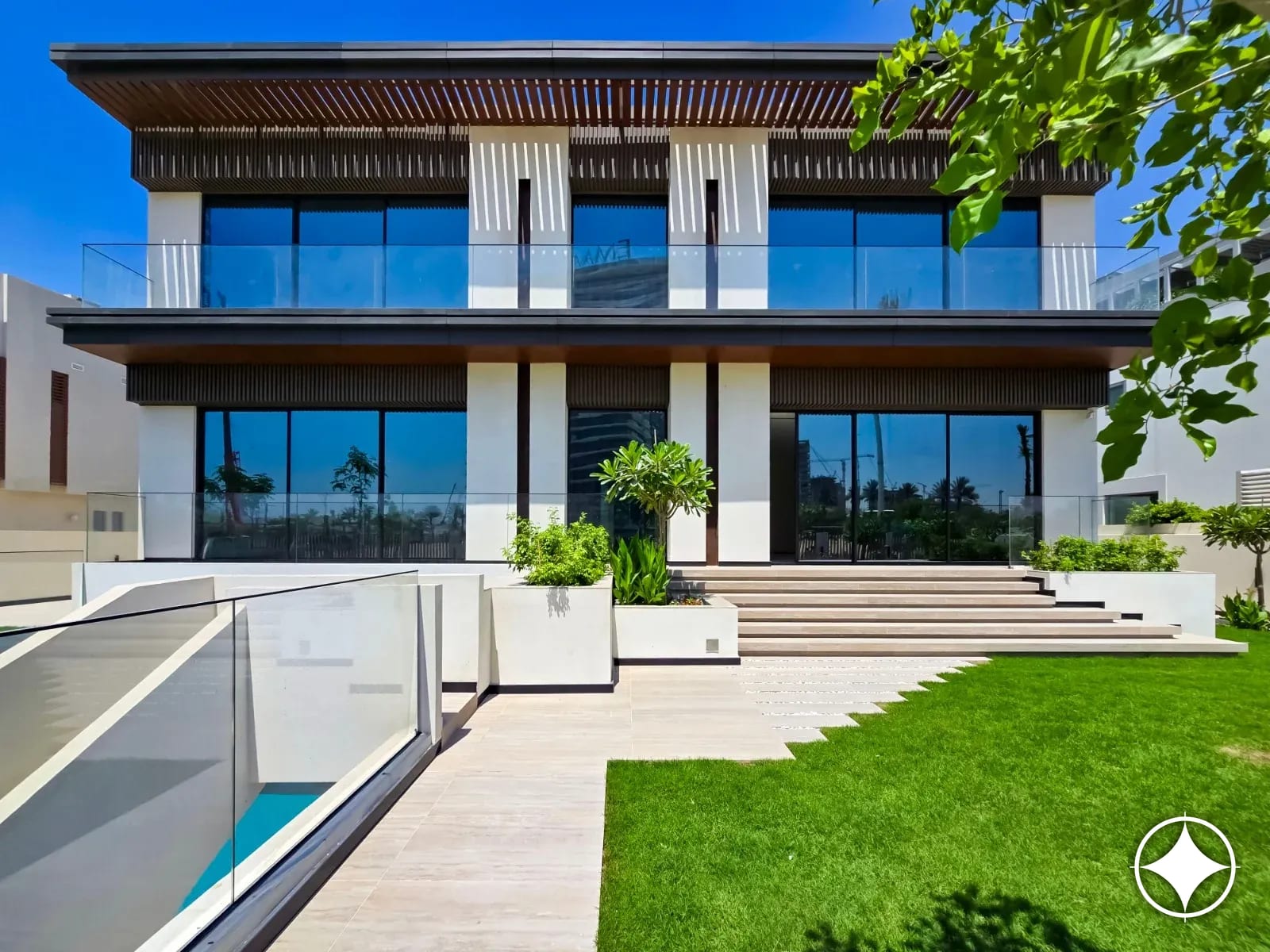 PARKWAYS: CUSTOM-MADE VILLA